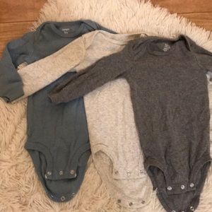 Carter’s 9m onesies (3x)